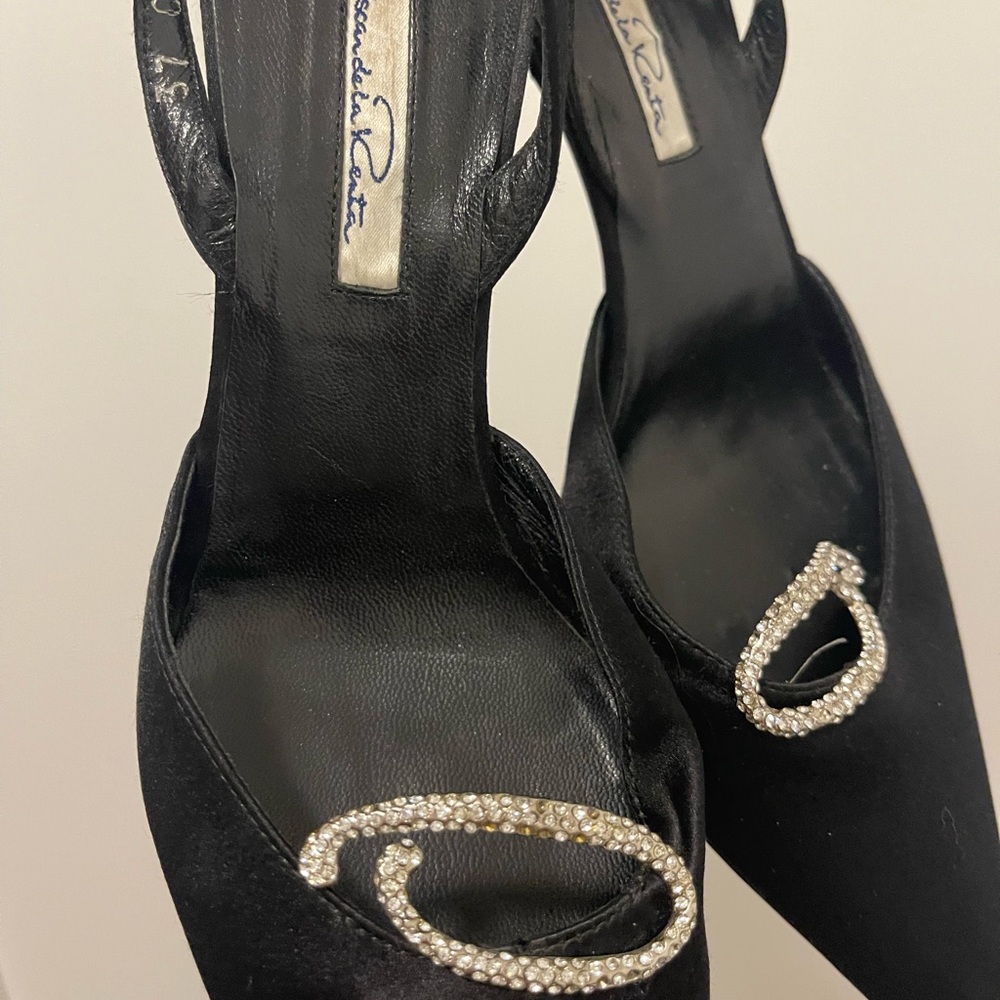 Oscar de la Renta Black Pointed Toe Slingback Heels with Crystal Oval Accent - Picture 7 of 7
